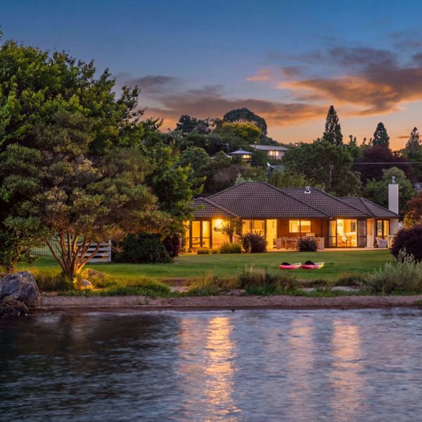 Wai Ata accommodation Rotorua - lakeside holiday home NZ